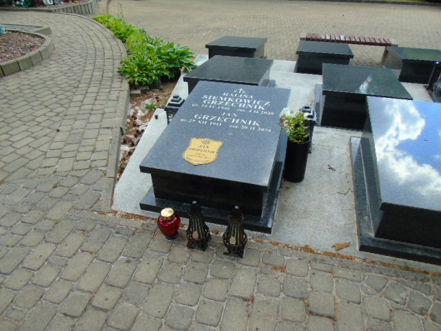 Grób Halina Siemkowicz-Grzechnik