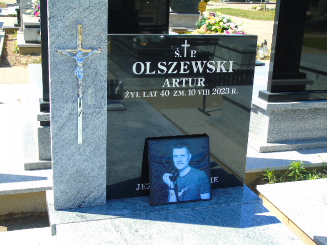Grób Artur Olszewski